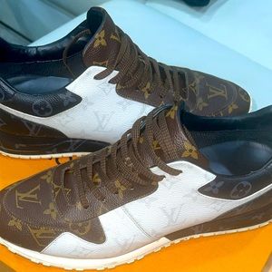 louis vuitton logo sneakers size US 10.5